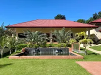 Strutz Art Garden Resort - С бассейном
