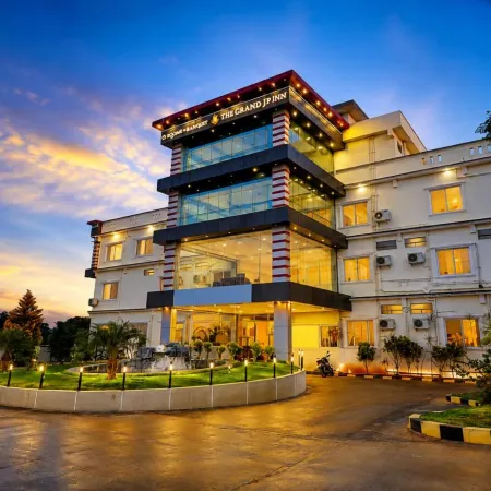 Hotel Grand JP Inn
