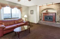 Super 8 by Wyndham Woodstock Hotels in Crystal Lake