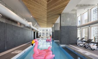 Moxy Montreal Downtown