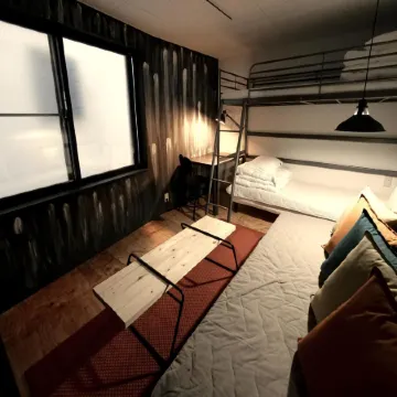 Bench Hostel & 3rd Place
