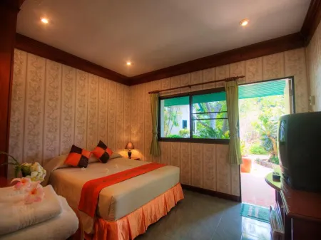 Samroiyod Holiday Resort Отели рядом с достопримечательностью «Tham Phraya Nakhon»