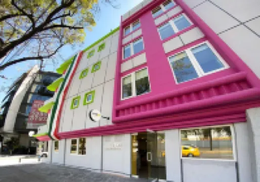 호텔 에스탄시아스 VIVE MX 쿠아우테목, 트레이드마크 바이 윈덤 차풀테펙 성 주변 호텔