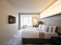 Hotel Realm - balcony