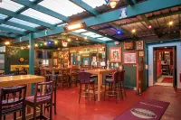 نيفينز إن فنادق في مايو