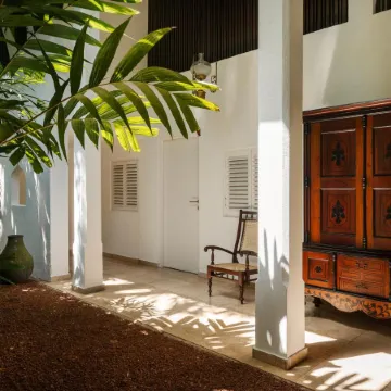 Jetwing Ratnam Residence Отели рядом с достопримечательностью «Бандаранаайк Мемориал Интернешнел Конференс Холл»
