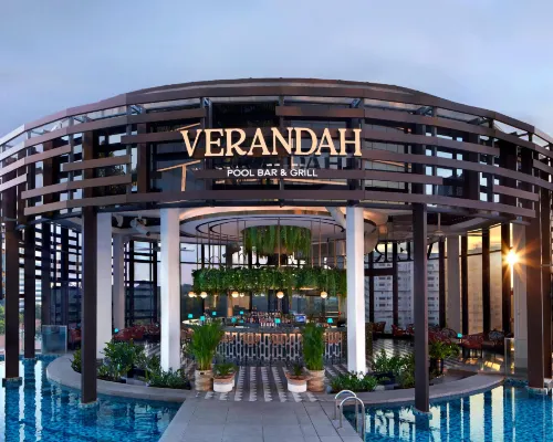 Momentus Hotel Alexandra Exterior Photos