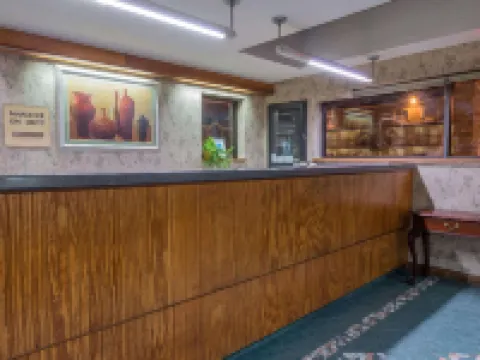 Quality Inn & Suites Louisville East Hotels in Hurstbourne