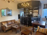Canterbury Hotel Cottages and Apartment's - موقف سيارات