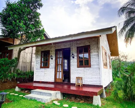 Kampung Halaman Villas Hotels in Cijeruk