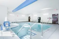 Cobblestone Hotel & Suites - Janesville - Pools