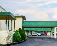 Days Inn by Wyndham Moosic - parking