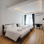 Play Poshtel & Cafe'