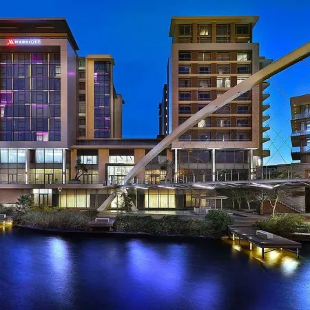The Residences at Crystal Towers Отели рядом с достопримечательностью «Стадион «Атлон»»