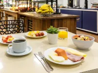 Travel Inn Express Hotels Brás Hotels near Pari