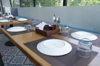 Hotel Amber Inn - 800m from Prayagraj Junction - breakfast