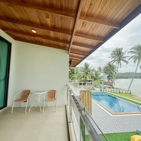 2SIS'S Khanom Resotel