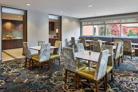 Residence Inn Atlanta Perimeter Center/Dunwoody Отели рядом с достопримечательностью «Периметр Молл»