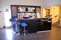 Lauriston & Lawton Court Hotel - bar