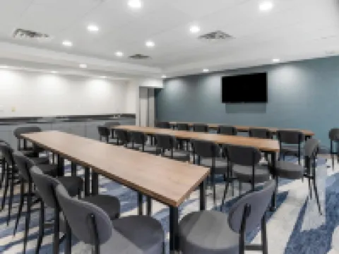 Comfort Inn & Suites Hampton Near Coliseum Hotels in Hampton