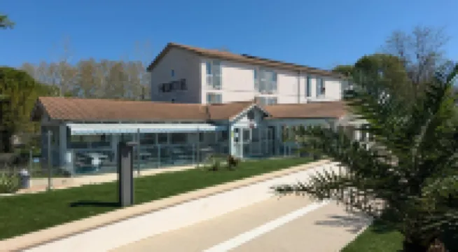 Hotel & Restaurant Heliotel Hotels near CIRAD