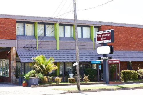 Town & Country Motel - 3-Star