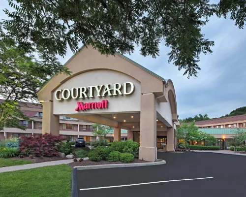 Courtyard Hartford Cromwell Hotels in Middlesex County