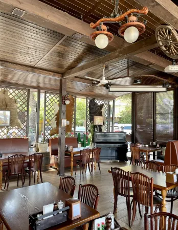 Saloon Western (Салун Вестерн)