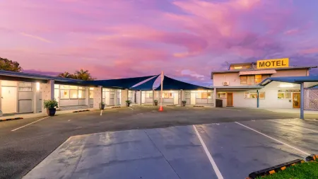 Almare Tourist Motel Отели рядом с Аэропорт Байрон Гейтуэй