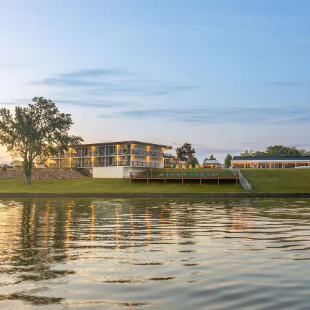 Super 8 by Wyndham Riverside Al