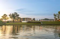 Super 8 by Wyndham Riverside Al - Pools