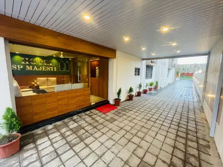 Hotel SP Majestic Отели в г. Pandharpur