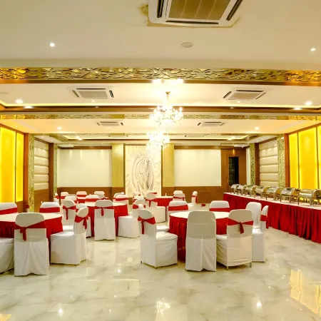Hotel Taj Heights