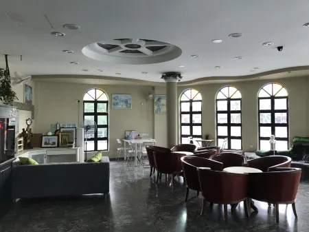 Sherrinton Hotel Отели рядом с достопримечательностью «Таман Рекриси Тасайк Чатин Ментакаб»