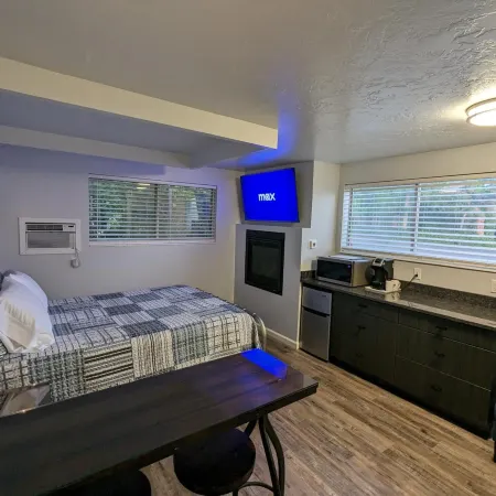 Majestic Rockies Motel