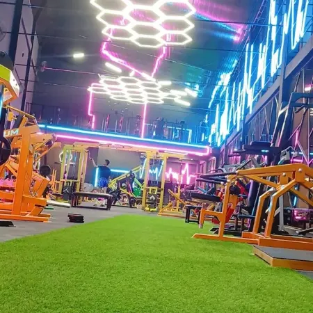 Royal Hotel Cepu Отели в г. Чепу