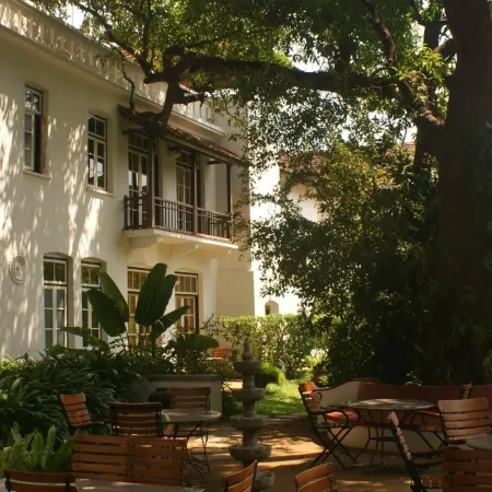 Old Harbour Hotel Отели рядом с достопримечательностью «Площадь Васко-да-Гама»