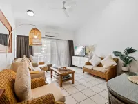 Trinity Beach Club Holiday Apartments Hotels in Trinity Beach