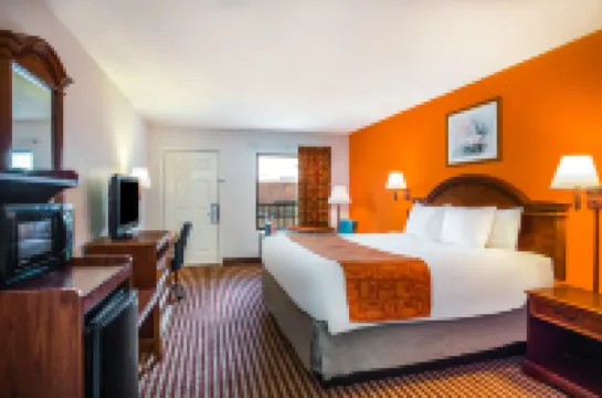 Howard Johnson by Wyndham Panama City Hotels in Bay County