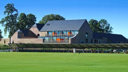 Domaine des Terres du Val Отели в г. Жее