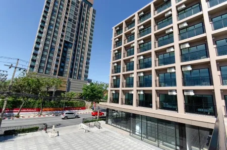 Marsi Hotel @ Bangchak Отели рядом с достопримечательностью «Regent Home 9 Condo»