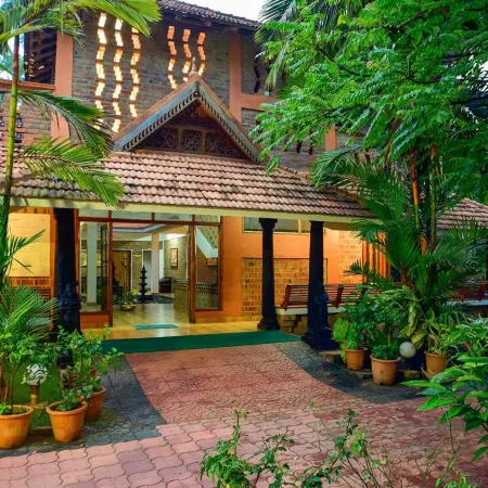 Beach and Lake Ayurvedic Resort, Kovalam