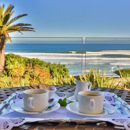 Hermanus Beachfront Lodge