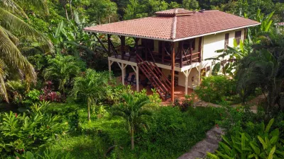 Bluff Beach Retreat Hotels in 