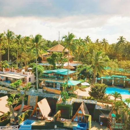 Noni's Resort