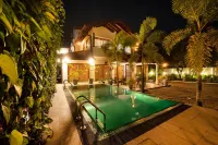 ทิทิ's พาเลซ - สระว่ายน้ำแบบอินฟินิตี้