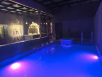 Aquila Grand Suites - Noida Sector 136 - Hot Tub
