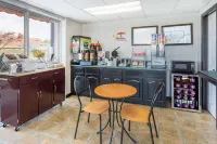 Super 8 by Wyndham Greensboro - 2-Star