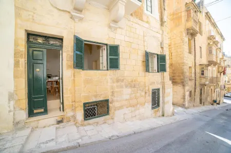 Carmelita Maisonette Valletta Отели рядом с достопримечательностью «Церковь Кораблекрушения Святого Павла»