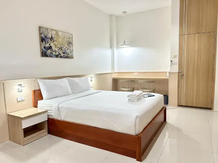 Grand PL Ville Hotel Отели в г. Пхаттхалунг